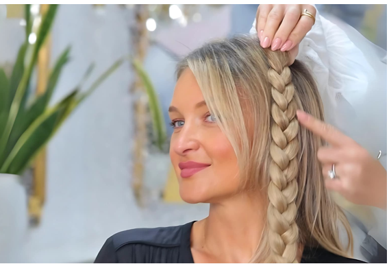 Effortless Elegance in Seconds: Transform Your Look with a Clip-In Ponytail That Moves Naturally